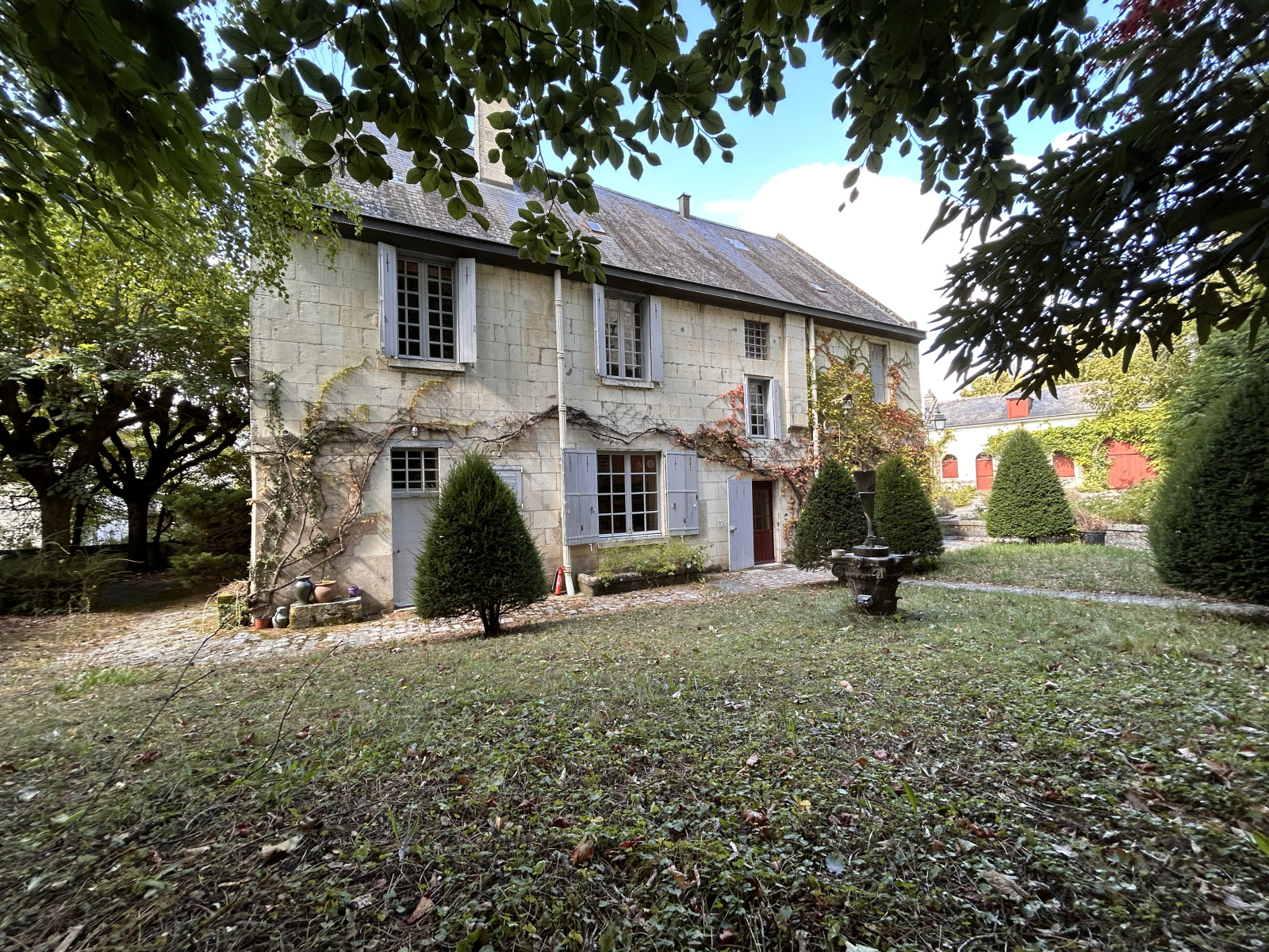 Image_, Propriete, Loches, ref :2168N